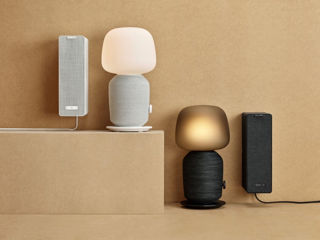 ondergoed spannend Verlichten Ikea's eerste Sonos-speakers zijn ook tafellamp en boekenplank | Supreme  Media